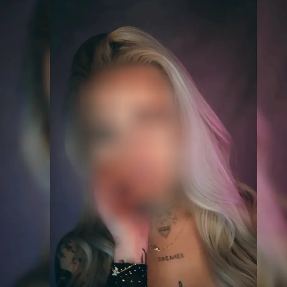 Elena, 26