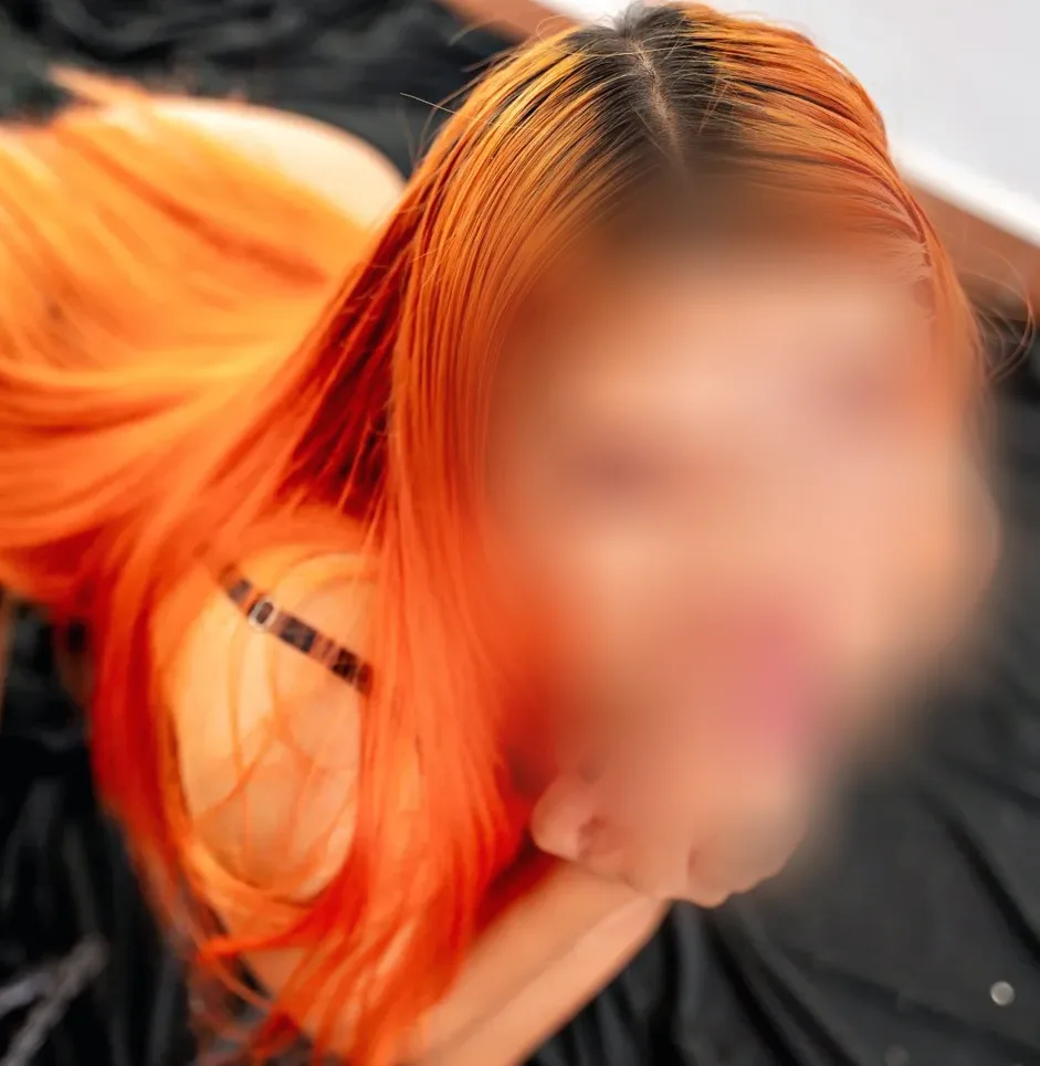 Elena, 27