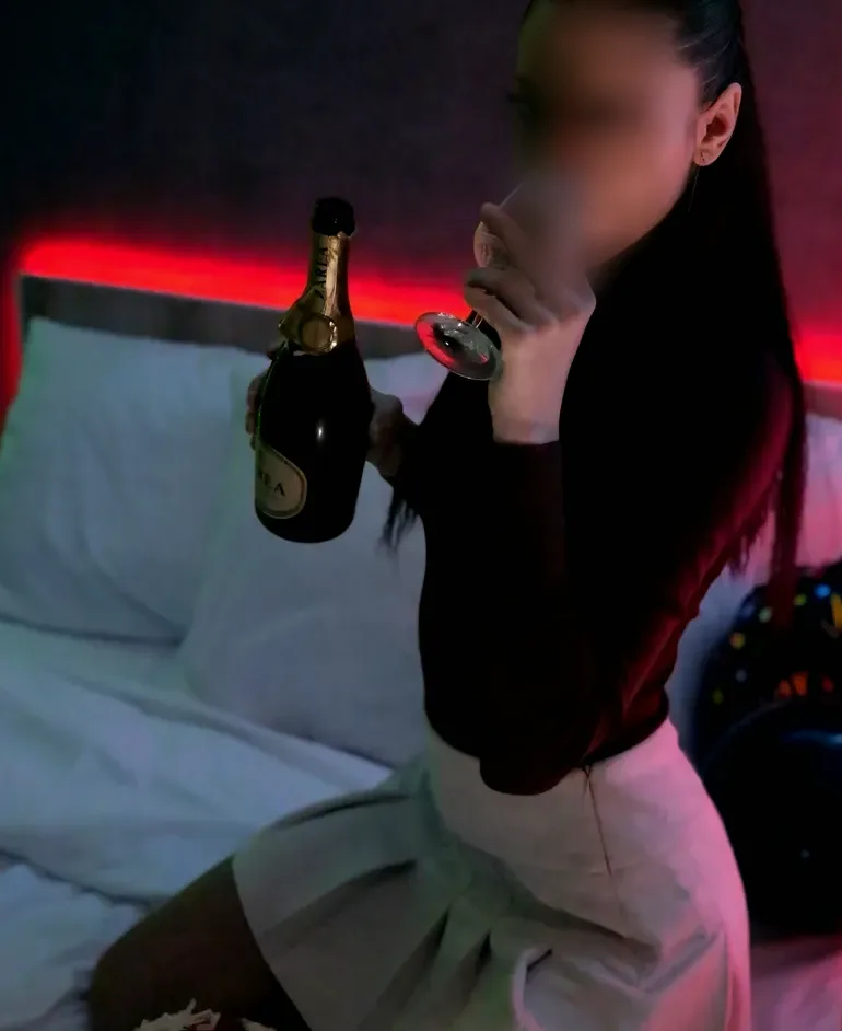 Melina, 19