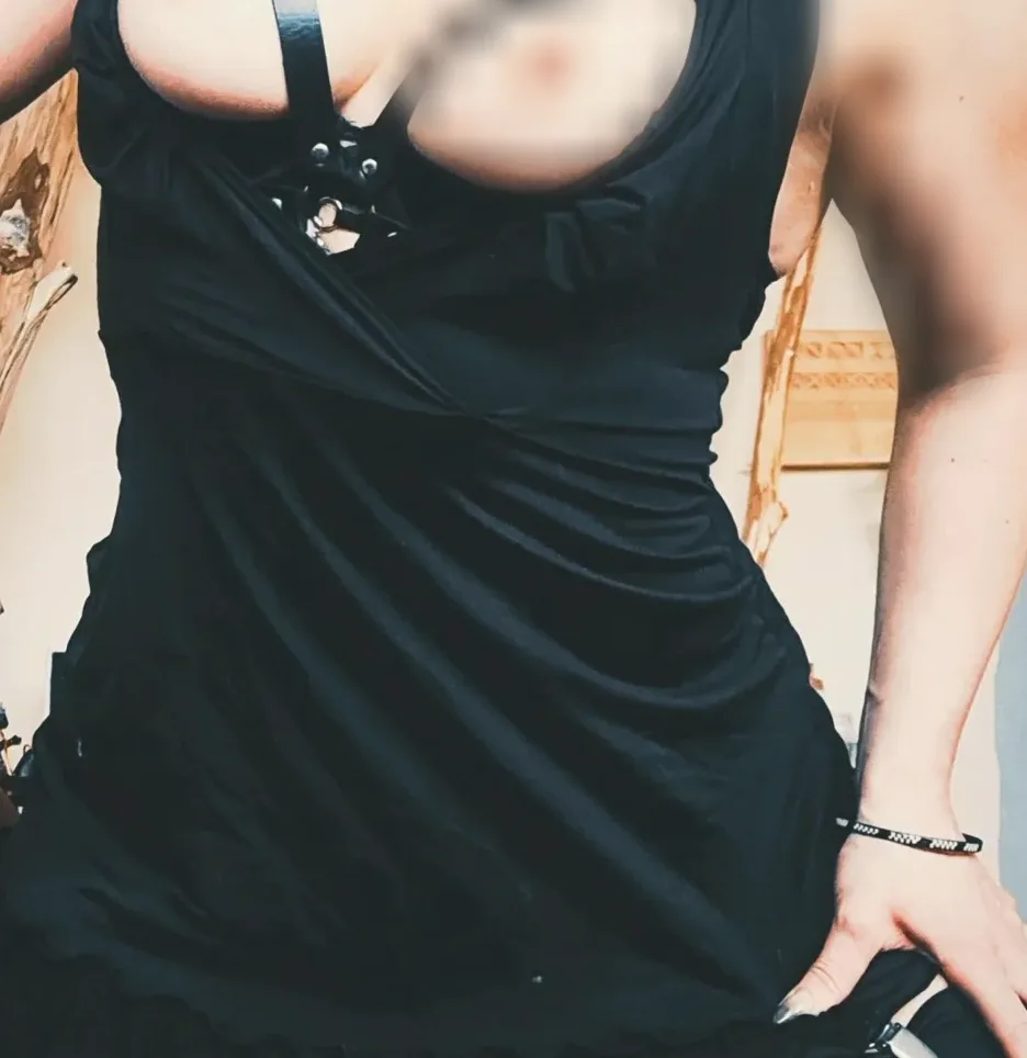 Nadine, 36